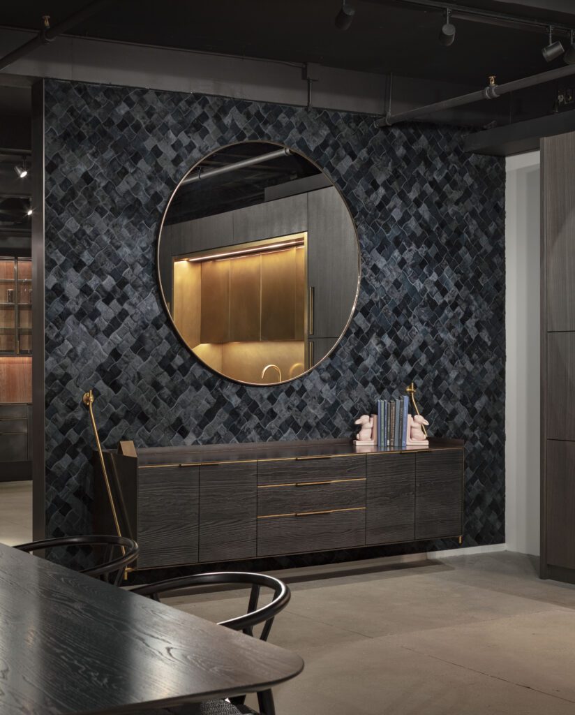 Amuneal Showroom Mot Hide Paper