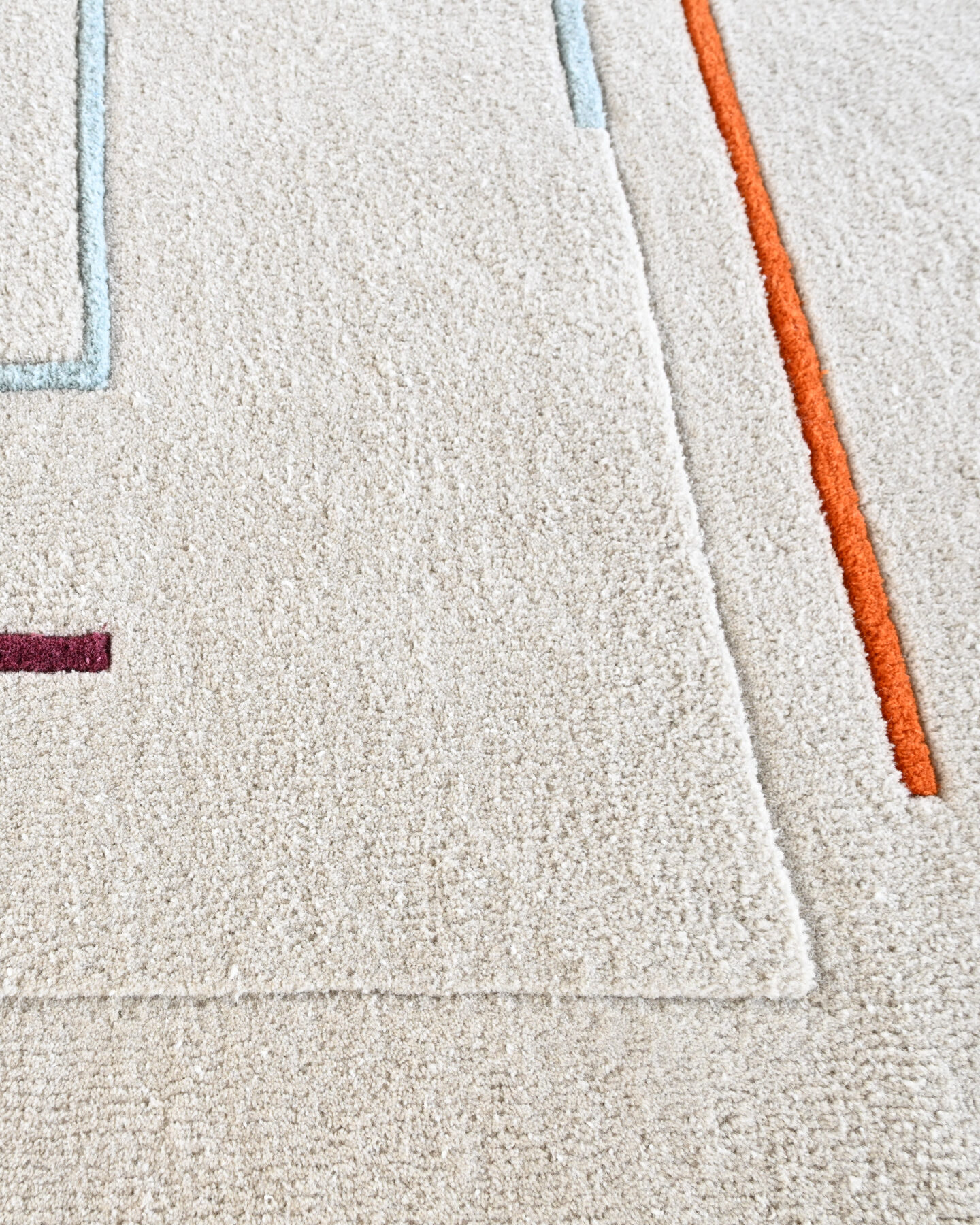 Faceta 2321 luxury designer rug in beige with textured rectangular pattern and colorful lines.